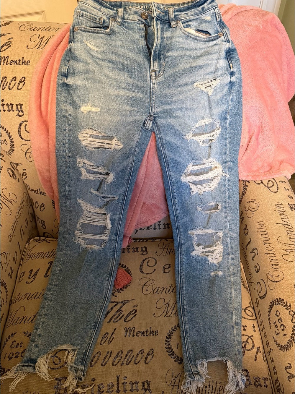 American Eagle Women's Light Blue Distressed Ripped Jeans Size 00